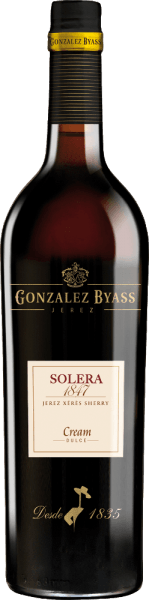 Der kraftvolle Solera 1847 Cream aus der Feder von Gonzalez Byass kommt mit dichtem Goldgelb ins Glas. Das Bukett Fortified Wine aus Andalusien überzeugt mit Anklängen von Dörrobst, Trockenpflaumen, Früchtebrot und Rosinen. Spüren wir der Aromatik weiter nach, kommen gebrannte Mandel, Walnuss und getoastetes Barrique hinzu. Der Gonzalez Byass Solera 1847 Cream präsentiert uns am Gaumen einen unglaublich fruchtigen Geschmack, was nicht zuletzt auf sein restsüßes Geschmacksprofil zurückzuführen ist. Druckvoll und komplex präsentiert sich dieser dichte Fortified Wine am Gaumen. Durch seine prägnante Fruchtsäure präsentiert sich der Solera 1847 Cream am Gaumen traumhaft frisch und lebendig. Im Abgang begeistert dieser Fortified Wine aus der Weinbauregion Andalusien schließlich mit außergewöhnlicher Länge. Erneut zeigen sich wieder Anklänge an Dörrobst und Früchtebrot. Vinifikation des Solera 1847 Cream von Gonzalez Byass Dieser kraftvolle Fortified Wine aus Spanien wird aus den Rebsorten Palomino Fino und Pedro Ximénez cuvetiert. Speiseempfehlung zum Gonzalez Byass Solera 1847 Cream Genießen Sie diesen Fortified Wine aus Spanien idealerweise temperiert bei 15 - 18°C als Begleiter zu Kalb-Zwiebel-Auflauf, Rucola-Penne oder pikantes Curry mit Lamm. Auszeichnungen für den Solera 1847 Cream von Gonzalez Byass